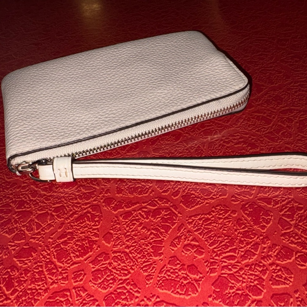 Coach x Disney Dumbo Chalk Leather Wristlet – Limited Edition - Picture 6 of 13